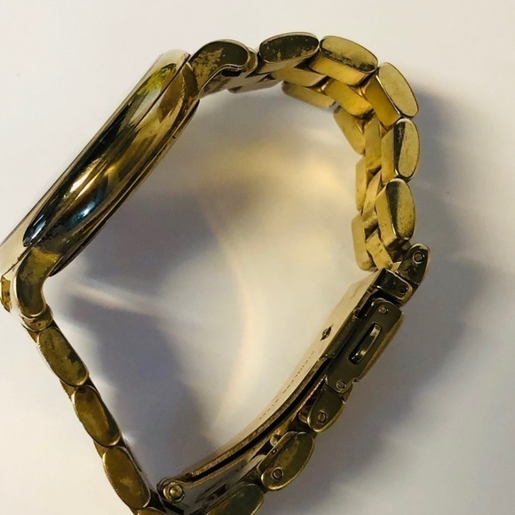 𝅺marc Jacobs Women's Gold Tone Watch - Picture 5 of 6